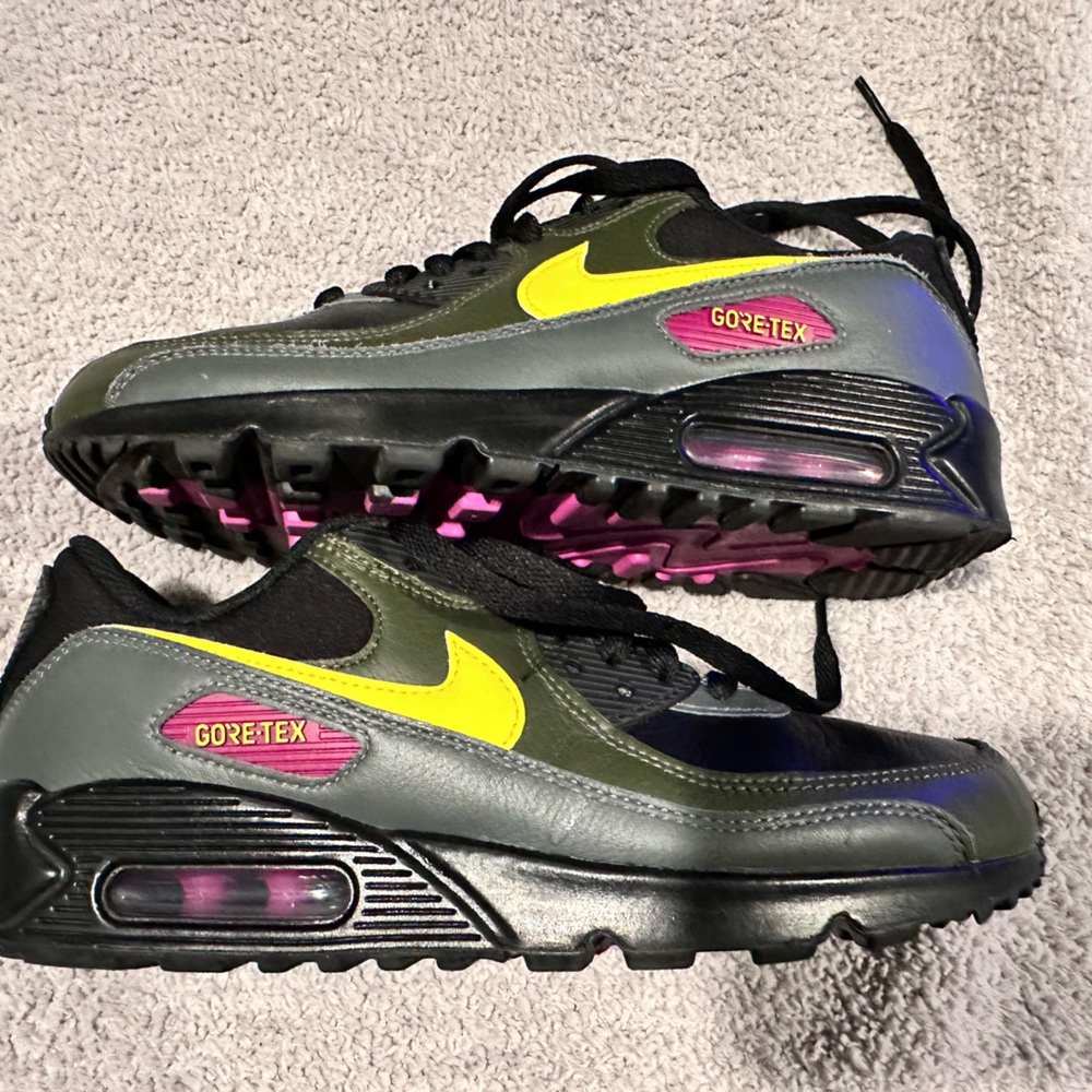 Nike Air Max 90 Goretex Black and Yellow Sneakers - Picture 11 of 11